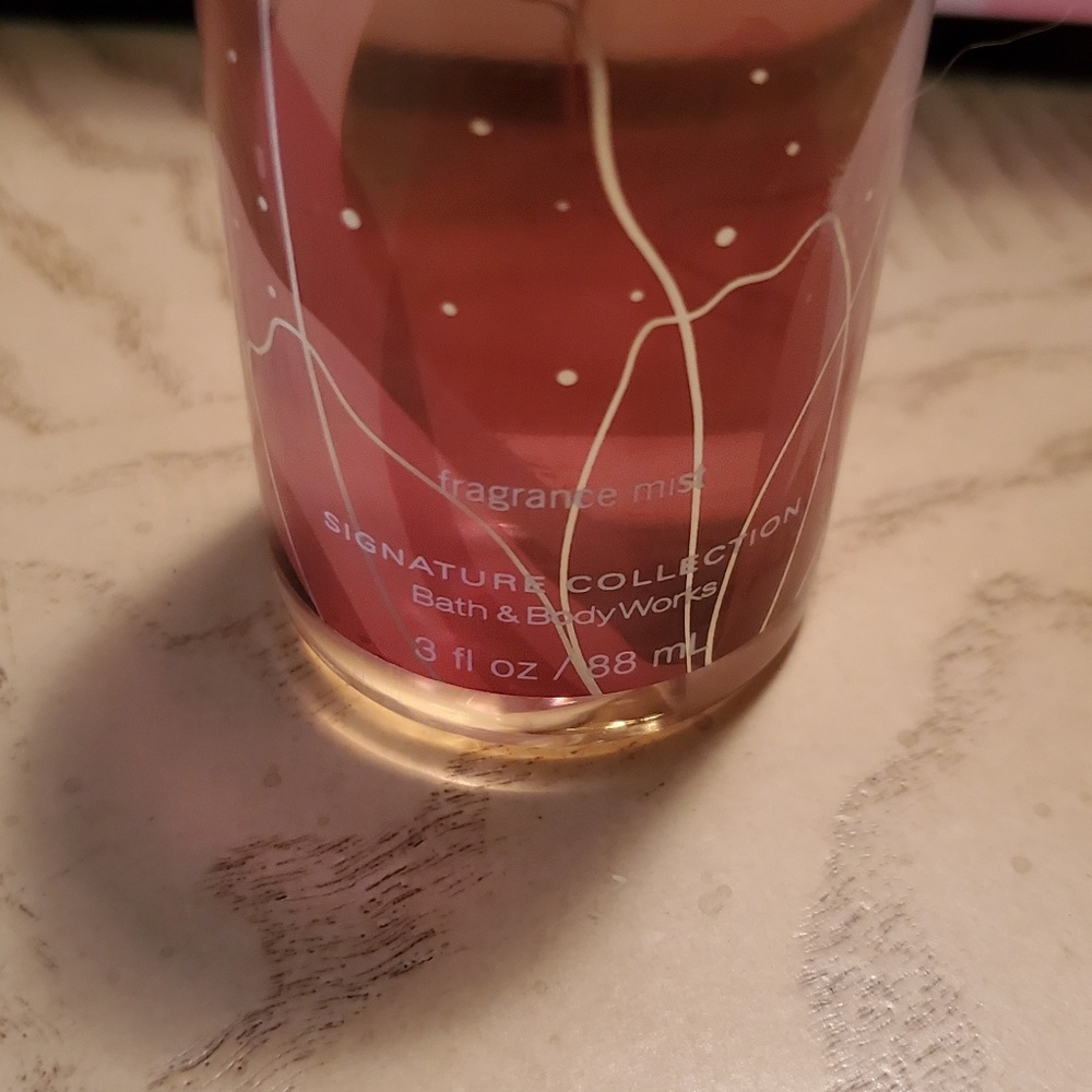Bath & Body Works Signature Collection - Picture 2 of 2